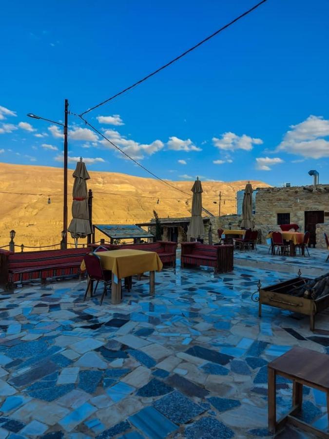 Mumia Restaurant & House Hostal Karak Exterior foto