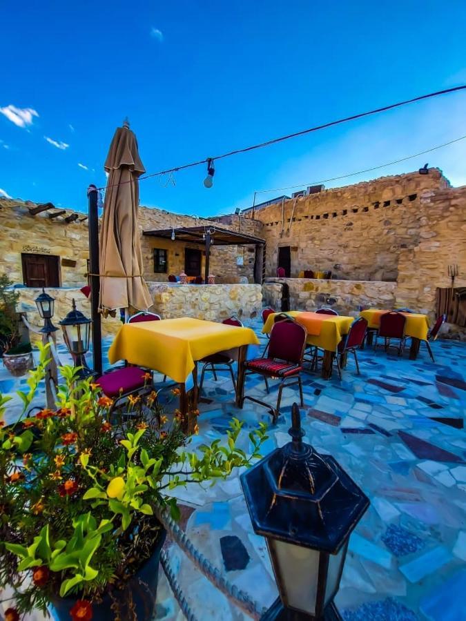 Mumia Restaurant & House Hostal Karak Exterior foto